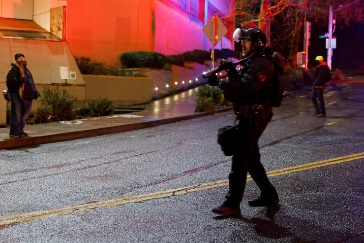 Mỹ: Liên tiếp các vụ nổ súng của nhân viên di trú, người dân xuống đường biểu tình - 3