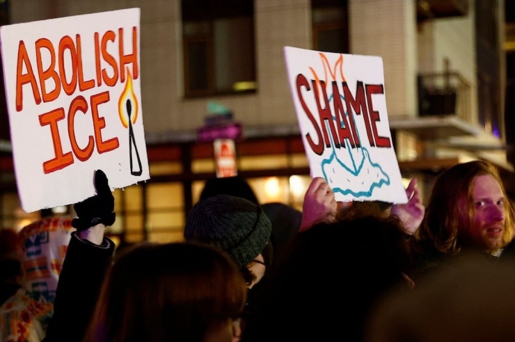 Mỹ: Liên tiếp các vụ nổ súng của nhân viên di trú, người dân xuống đường biểu tình - 2