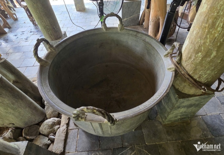 Chiếc nồi có đường kính 1m. Ảnh: Lê Dương