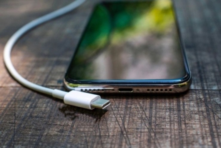 Không phải phụ kiện USB nào cũng an toàn cho điện thoại