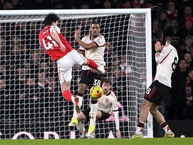 Hàng công Arsenal vô hại trước Liverpool: Slot có "công thức vàng" để ngăn chặn Arteta?