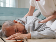 Đột quỵ ban đêm tăng mạnh, bác sĩ cảnh báo: Dù ở độ tuổi nào, trước khi ngủ cũng cần nhớ '5 không'