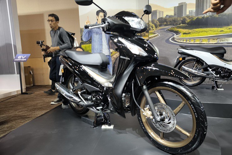 Honda Wave 110 Thái thế hệ mới trình làng: Tích hợp CBS, vẫn "ăn xăng như ngửi"