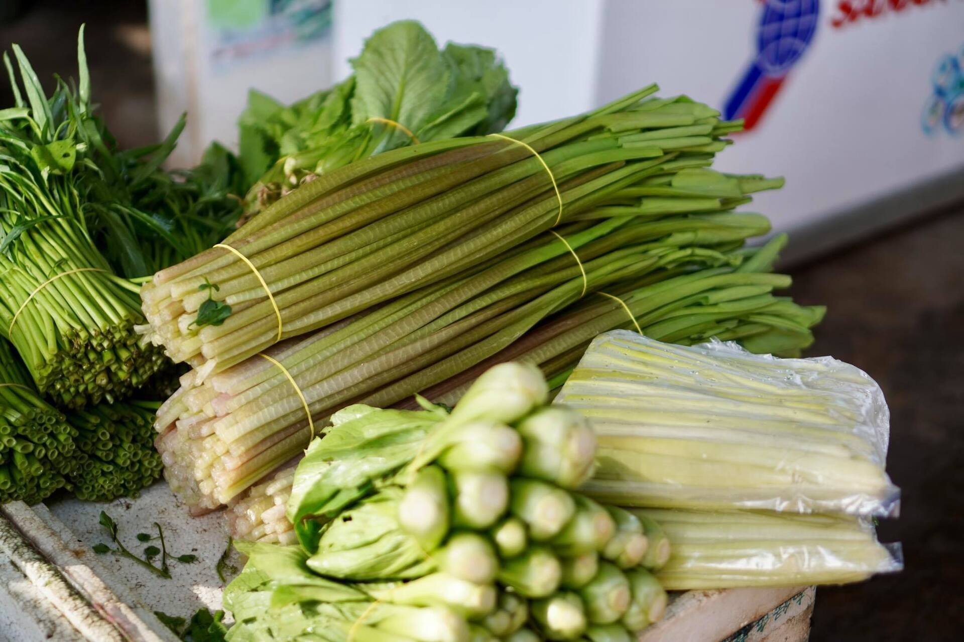 Các loại rau "trời cho" của miền Tây sông nước. Ảnh: Ngoại Tý/Linh Trang