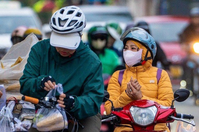 Sáng 9/1, TP.HCM trở lạnh rõ rệt, nền nhiệt xuống khoảng 17 độ C.