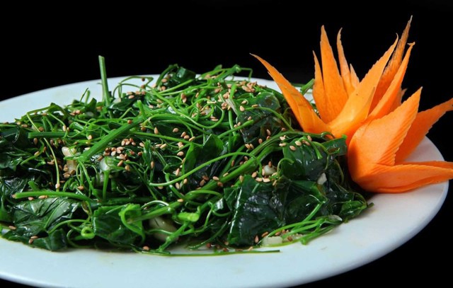 Nhiều người thường 'săn lùng' rau tầm bóp để làm món nộm, vừa dễ ăn lại được nhiều người yêu thích.