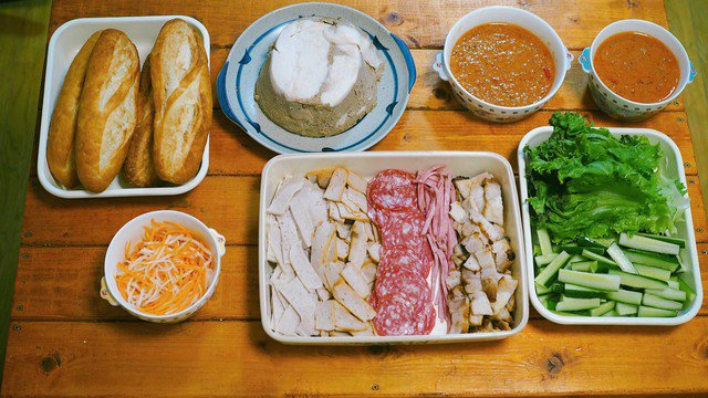 Pate là món được nhiều người ưa thích ăn kèm cùng bánh mì nóng. Ảnh Hoa Quỳnh