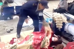 Bệnh viện Bạch Mai yêu cầu cho thôi việc bảo vệ "ném chăn" người nhà bệnh nhân khi trời giá rét