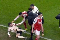 Arsenal bị Liverpool cầm hòa, Martinelli hành động xấu xí với Bradley bị chấn thương