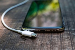 Không phải phụ kiện USB nào cũng an toàn cho điện thoại
