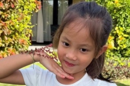 Ảnh sao 9/1: Lisa nhà Hồ Ngọc Hà làm điệu trước ống kính của mẹ