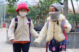 Nhiều trường ở Hà Nội lùi giờ học vì trời rét