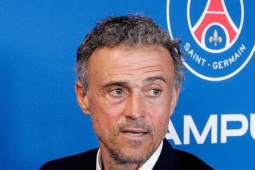 Luis Enrique từ chối ký mới PSG, MU và Liverpool mừng thầm