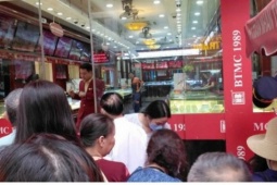 Giá vàng neo cao nhưng không còn hấp dẫn: Nhà đầu tư đang chùn tay?