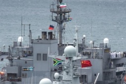 Cận cảnh tàu chiến Nga, Trung Quốc, Iran và Nam Phi tập trận hải quân