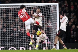 Hàng công Arsenal vô hại trước Liverpool: Bóng ma thất bại "át vía" quá nhiều?