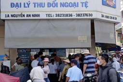 Người dân đổi USD ở đâu để tránh bị phạt nặng?