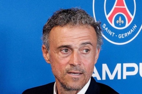 Luis Enrique từ chối ký mới PSG, MU và Liverpool mừng thầm