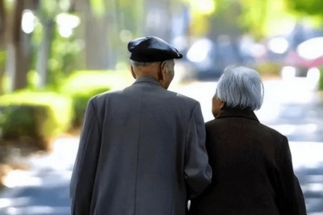 Lương hưu 37 triệu đồng/tháng vẫn sống bất an: Cuối đời mới hiểu tiền không mua được thứ này