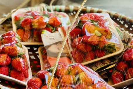 Dâu tây Trung Quốc bán tràn ngập thị trường, người tiêu dùng cần lưu ý điều này để không bị "qua mặt"