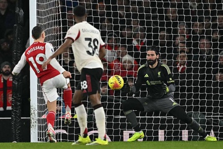 Nóng bảng xếp hạng Ngoại hạng Anh: Arsenal lỡ cơ hội bỏ xa Man City, vẫn có thể nhờ MU