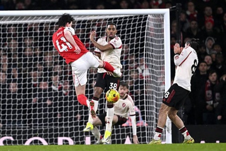 Hàng công Arsenal vô hại trước Liverpool: Slot có "công thức vàng" để ngăn chặn Arteta?