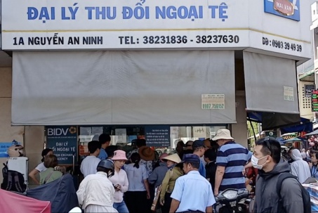 Người dân đổi USD ở đâu để tránh bị phạt nặng?