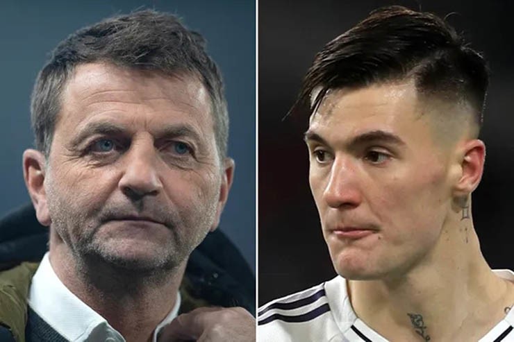 Tim Sherwood (bên trái) bị chỉ trích thậm tệ