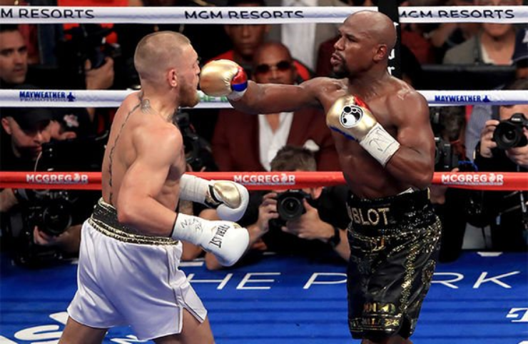 McGregor (bên trái) muốn tái đấu Mayweather (bên phải) theo luật MMA tại Nhà Trắng năm 2026