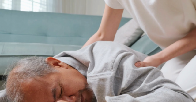 Đột quỵ ban đêm tăng mạnh, bác sĩ cảnh báo: Dù ở độ tuổi nào, trước khi ngủ cũng cần nhớ "5 không"