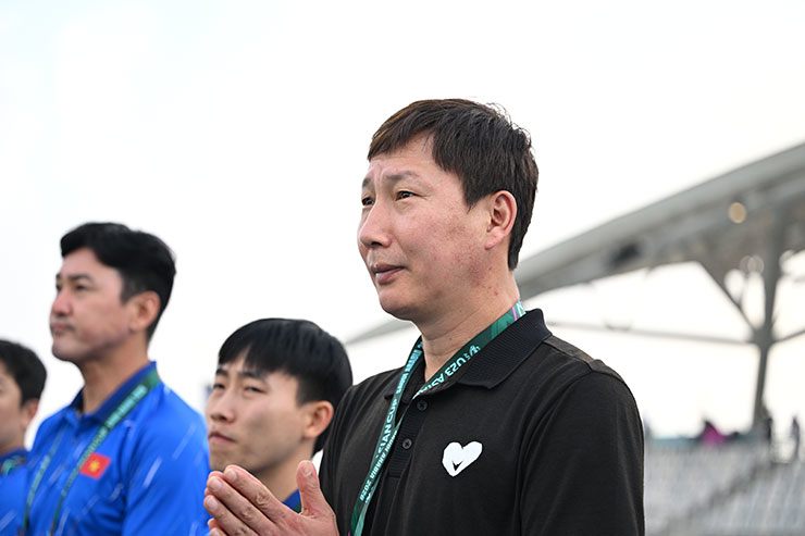 Họp báo U23 Việt Nam đấu U23 Kyrgyzstan: Thầy Kim tuyên bố không ngán đối thủ mạnh nào - 2