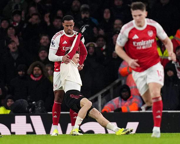 Trực tiếp bóng đá Arsenal - Liverpool: Gabriel đánh đầu chệch cột phút 90+7 (Ngoại hạng Anh) (Hết giờ) - 7