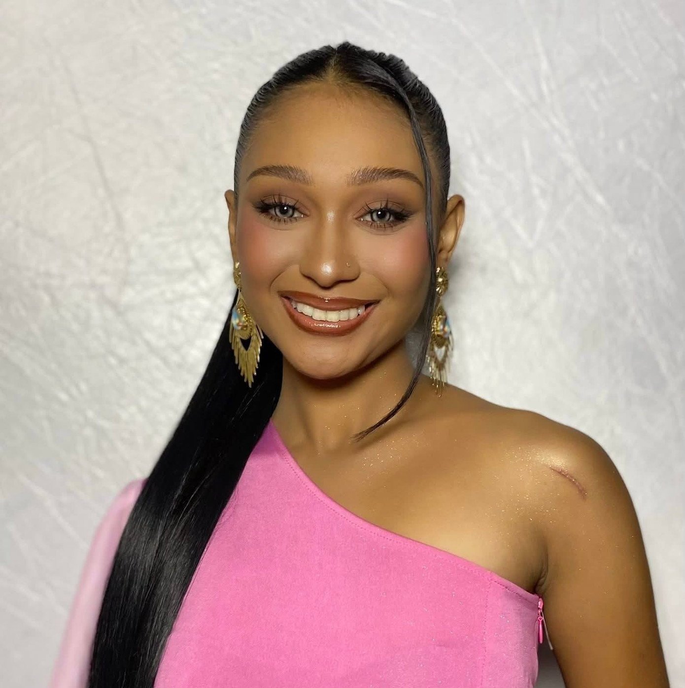 Người đẹp khiếm thính Ethyl Leysa.