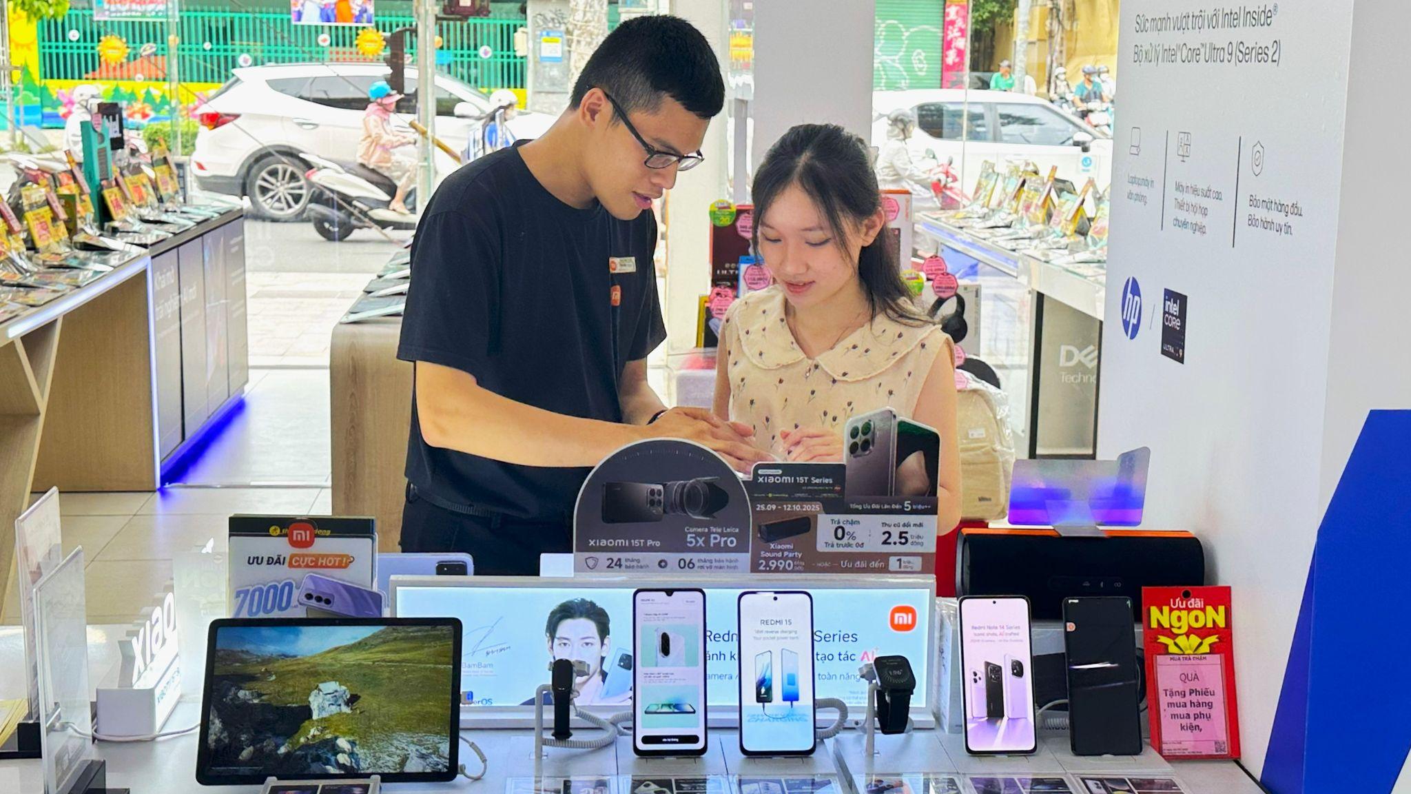 Người dùng nay đã có thể trực tiếp trải nghiệm REDMI Note 15 Series và nhận tư vấn về các gói bảo hành tại hệ thống Thế Giới Di Động