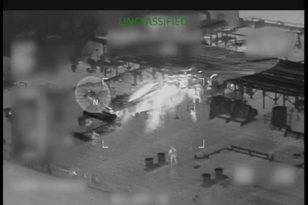 Đặc nhiệm Mỹ đổ bộ lên tàu chở dầu. Ảnh: Kristi Noem