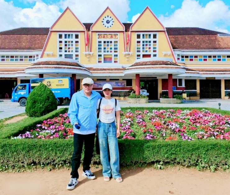 Anh Tuấn và chị Thủy có chuyện tình đẹp, lãng mạn. Ảnh: NVCC