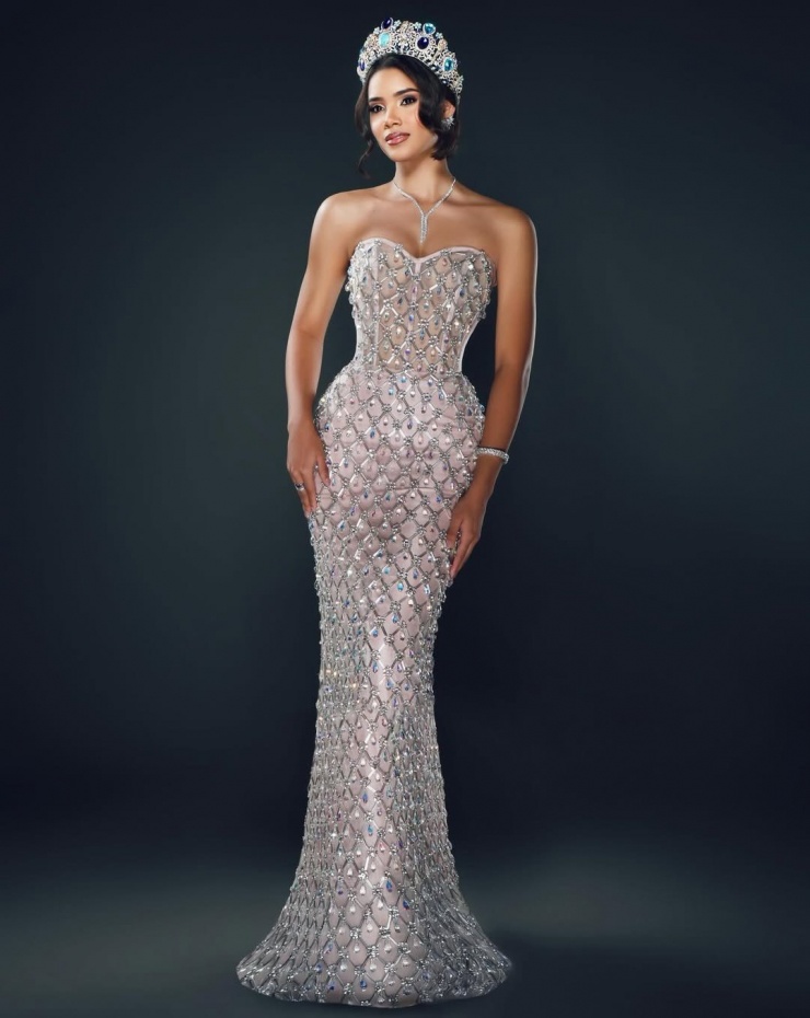 Người đẹp tâm huyết với giáo dục, hiện đang làm giáo viên và điều hành sáng kiến ​​xã hội mang tên Voices of Tomorrow, nhằm mục đích trao quyền cho trẻ em và thanh thiếu niên bằng cách cung cấp cho họ những công cụ để chuẩn bị cho những thách thức toàn cầu.