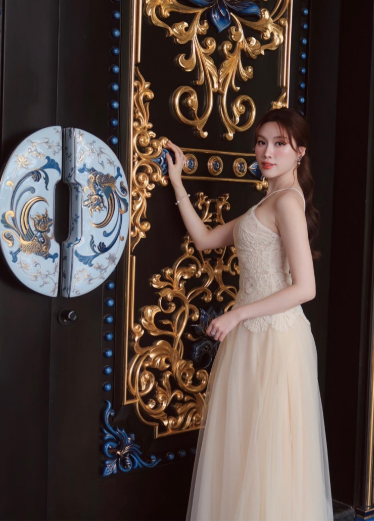 Ảnh sao 10/1: Đỗ Thị Hà 'đọ sắc' Tiểu Vy - 7