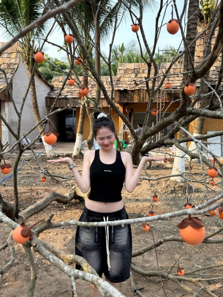 Ảnh sao 10/1: Đỗ Thị Hà 'đọ sắc' Tiểu Vy - 9