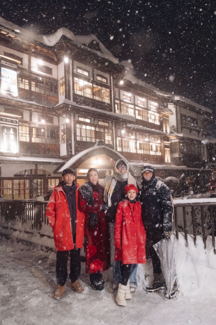 Ảnh sao 10/1: Đỗ Thị Hà 'đọ sắc' Tiểu Vy - 10