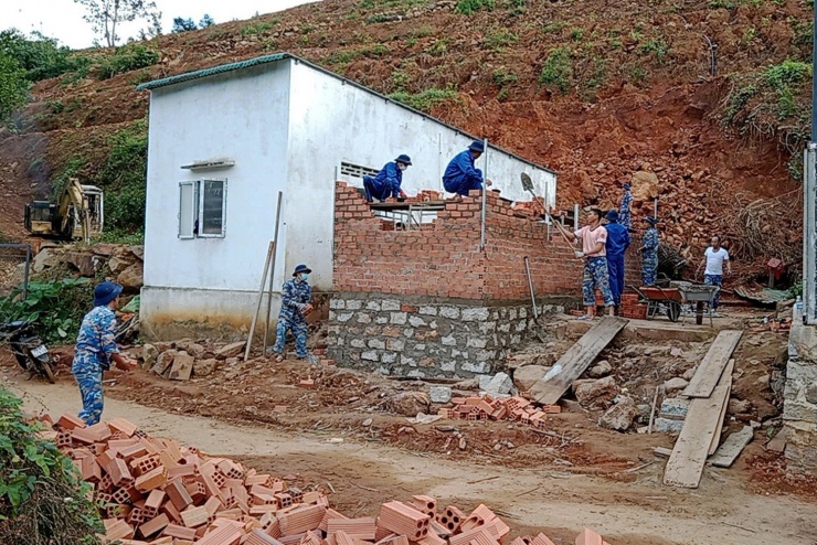 Lữ đoàn 162 tham gia “Chiến dịch Quang Trung”, thần tốc xây dựng lại nhà cửa cho các hộ dân bị thiệt hại nặng do đợt mưa lũ