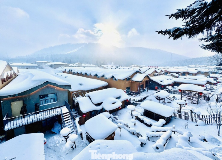 Vỡ òa cảnh siêu thực ngôi làng ở Hắc Long Giang, khách đến chỉ biết trầm trồ - 1