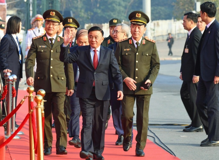 Đến dự Lễ xuất quân, diễn tập phương án bảo đảm an ninh, trật tự Đại hội XIV của Đảng và phát biểu chỉ đạo có Thường trực Ban Bí thư Trần Cẩm Tú; lãnh đạo Bộ Công an và đại diện các bộ, ban ngành.