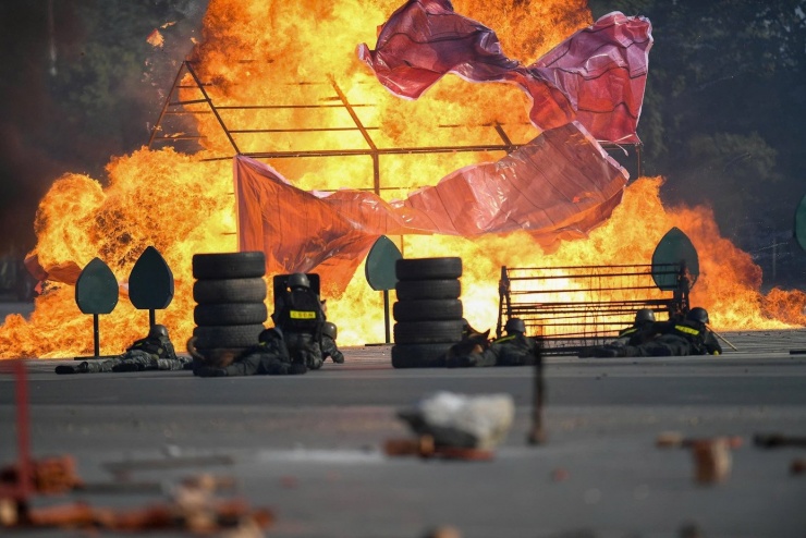 Trong mọi tình huống, lực lượng CAND kiên quyết đập tan mọi âm mưu, hoạt động phá hoại của các thế lực thù địch, đấu tranh hiệu quả với các loại tội phạm và hành vi vi phạm pháp luật; giữ vững ổn định chính trị, trật tự an toàn xã hội, góp phần bảo đảm thành công tuyệt đối của Đại hội XIV của Đảng, cũng như sự bình yên, hạnh phúc của Nhân dân.