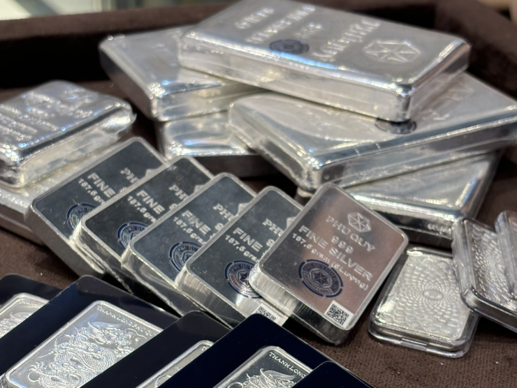 Giá bạc thỏi chiều bán ra đã vượt mốc 80 triệu đồng/kg. Ảnh: Phú Quý