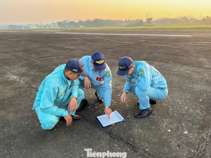 Dàn trực thăng hùng hậu xuất kích, bảo đảm an ninh cho Đại hội Đảng toàn quốc - 6