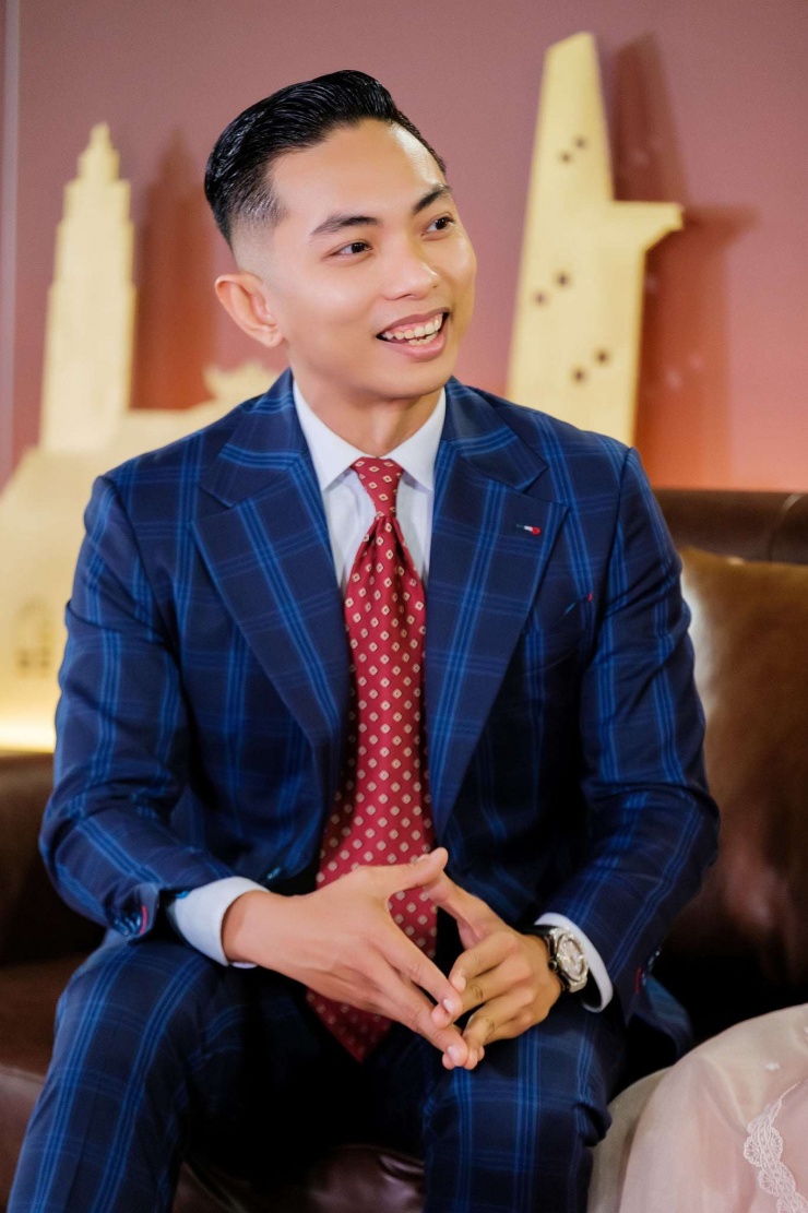 Phan Hiển tại The Khang show. Ảnh: NSX