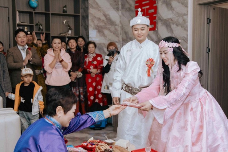 Đám cưới ở Nội Mông có nhiều nghi thức thú vị&nbsp;