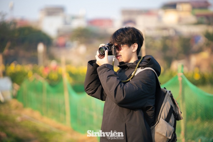 Bất chấp cái lạnh, giới trẻ Hà Nội dậy sớm 'săn' khoảnh khắc vàng bên chân cầu Long Biên - 9