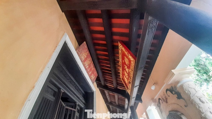 Theo hồ sơ di tích, chùa Thập Tháp gồm có 4 khu vực chính: Khu chính điện (diện tích 400 m2), Khu phương trượng (diện tích 130 m2), Khu tây đường (diện tích 120 m2), Khu vực đường (diện tích 150 m2). Các khu vực này nối với nhau bằng một khoảnh sân nhỏ bên trong.